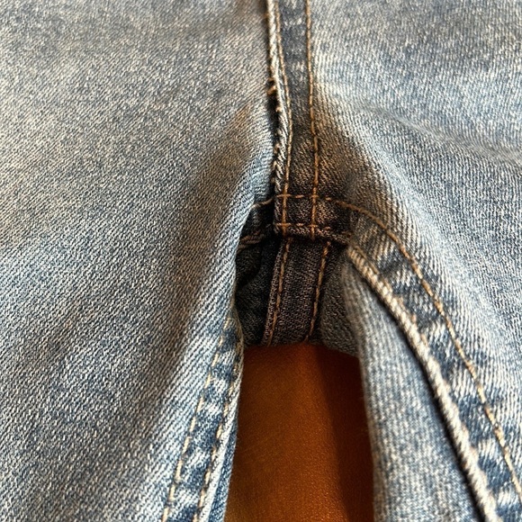 KENNETH COLE Jess Skinny Distressed  Light Wash Mid rise Jeans women’s 2 - Picture 11 of 11